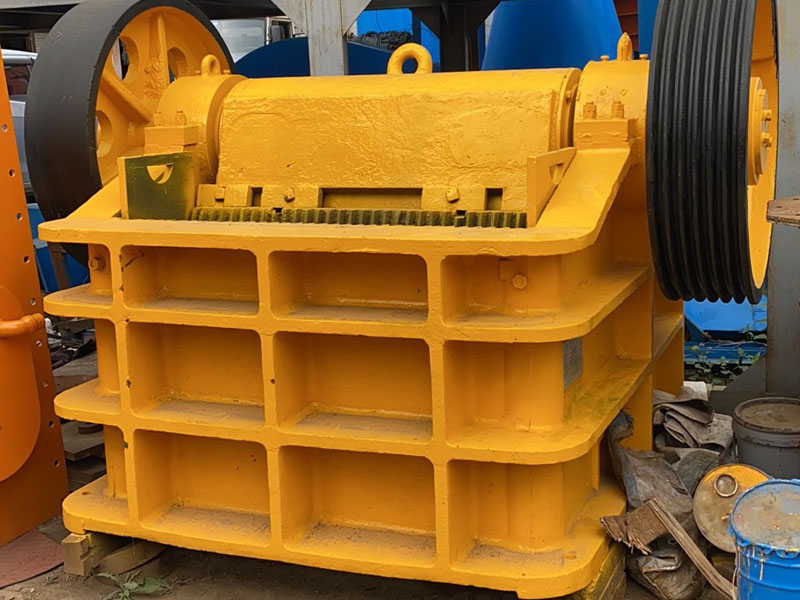 細(xì)鄂破碎機 細(xì)鄂破碎機